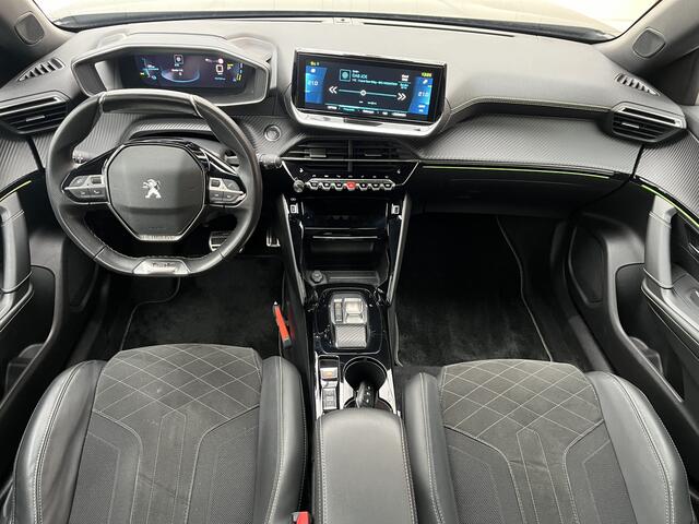Peugeot e-2008 EV GT Pack 50 kWh | Schuifdak | Stoelverwarming | Keyless | Trekhaak afneembaar |