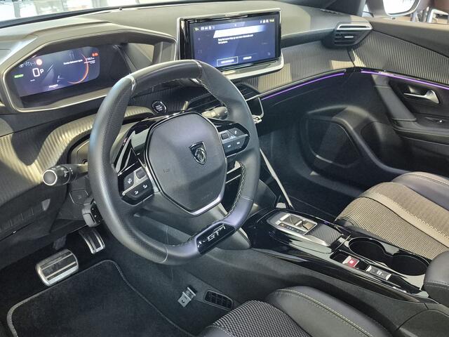 Peugeot e-2008 EV GT 54 kWh 3-Fase | Navigatie | Camera | Apple Carplay en Android Auto | Keyless Entry | two Tone| Laadkabel aanwezig | Nieuw Type !!