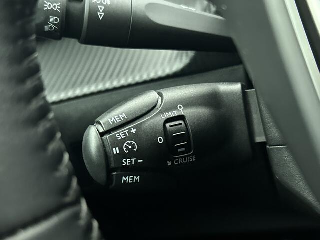 Peugeot e-2008 EV Allure Pack 50 kWh | Rijklaar | Stoelverwarming | 360 camera | navigatie