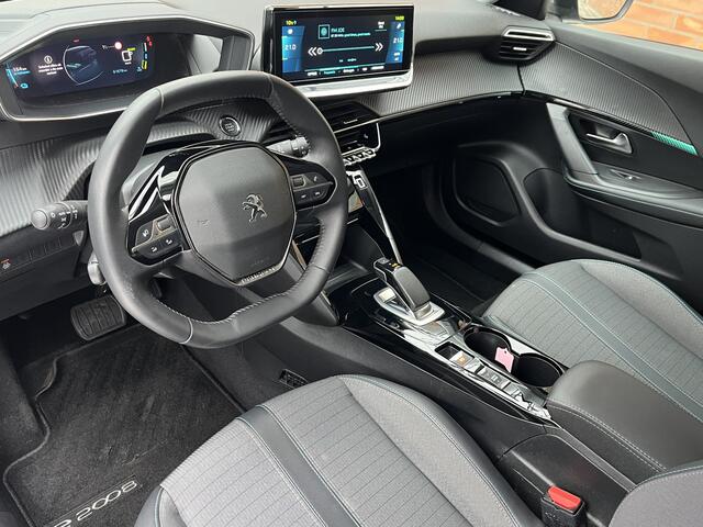 Peugeot e-2008 EV Allure Pack 50 kWh | Stoelverwarming | Carplay/Android Auto |