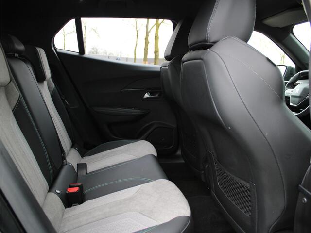 Peugeot e-2008 EV GT Pack 50 kWh | Navi / Camera / Climate