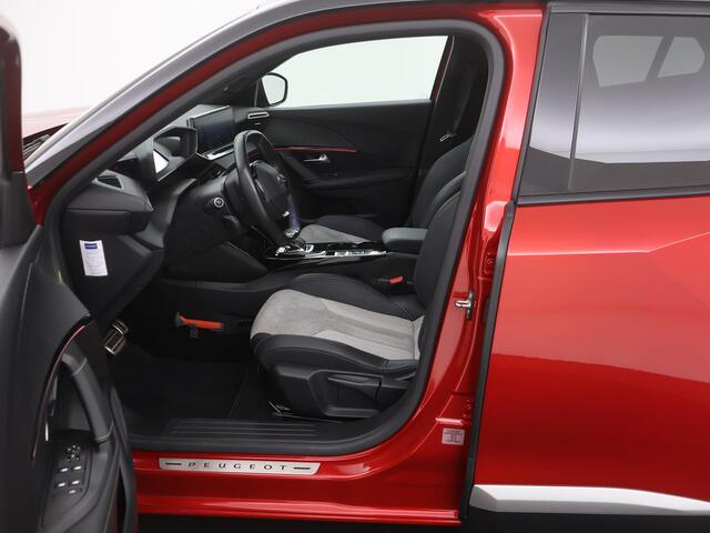 Peugeot e-2008 EV GT 50 kWh NAVI|ACC|BLIS|CAMERA|STOELVERW|LEER|LED
