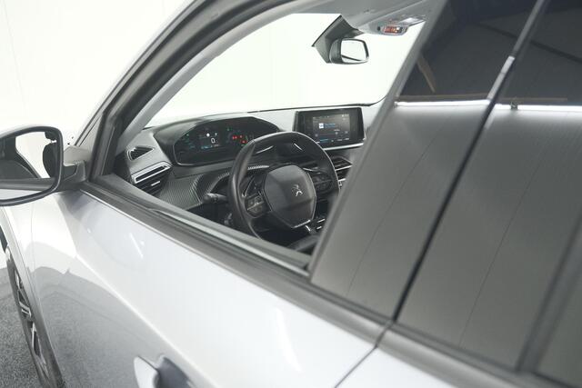 Peugeot e-2008 EV Allure 50 kWh | SOH=96.7 % | 3 Fase Laadfunctie | Camera | Navigatie | Parkeersensoren | Apple Carplay
