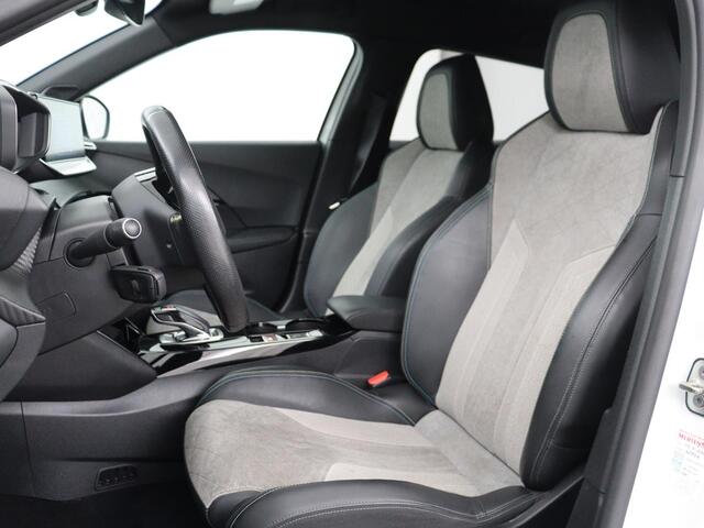 Peugeot e-2008 EV GT 50 kWh | SOH 91% | 3 Fase | Stoelverwarming | Leder/Alcantara | Adaptive cruise | Keyless | Navigatie | Carplay | Full LED