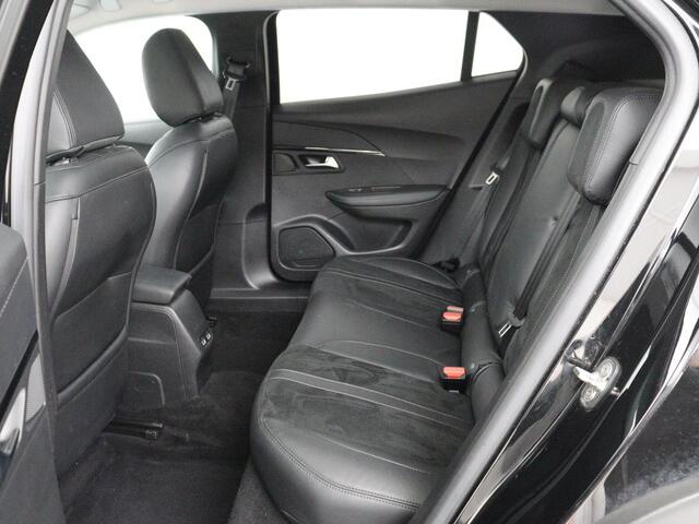 Peugeot e-2008 EV Blue Lease Allure 50 kWh | Carplay | Half leder | Camera | Digital Cockpit | Full LED | Cruise control | Climate control | Bluetooth