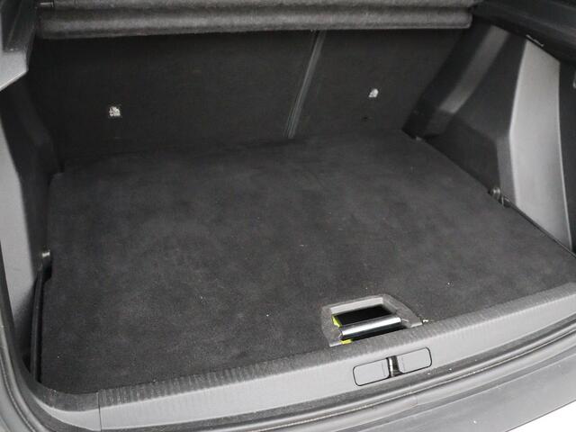 Peugeot e-2008 EV Blue Lease Allure 50 kWh | Carplay | Half leder | Camera | Digital Cockpit | Full LED | Cruise control | Climate control | Bluetooth