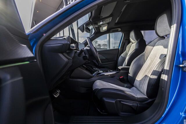 Peugeot e-2008 EV GT 50 kWh | Pano | Camera | LED