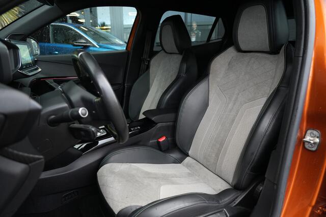 Peugeot e-2008 EV GT Pack 50 kWh 136 pk Navigatie/Stoelverwarming/AdaptieveCruiseControl