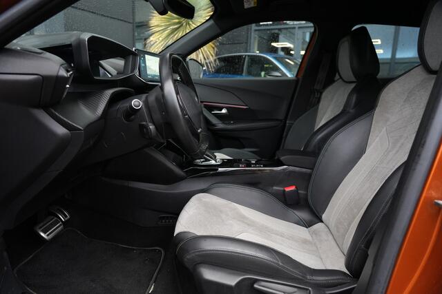 Peugeot e-2008 EV GT Pack 50 kWh 136 pk Navigatie/Stoelverwarming/AdaptieveCruiseControl