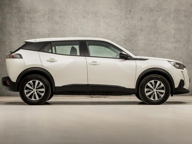 Peugeot e-2008 EV Sport 50 kWh Automaat (APPLE CARPLAY, PARELMOER, PARKEERSENSOREN, CRUISE, SPORTSTOELEN, KEYLESS, NIEUWE APK, NIEUWSTAAT)