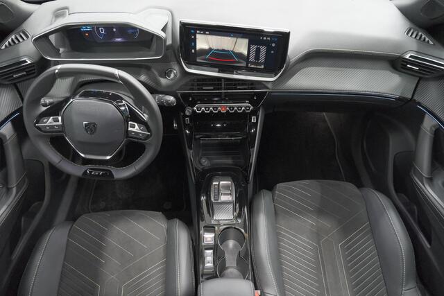 Peugeot e-2008 EV GT 50 kWh | 3 Fase Laadfunctie | Schuif-/Kanteldak | Alcantara Pakket | Camera | Apple Carplay