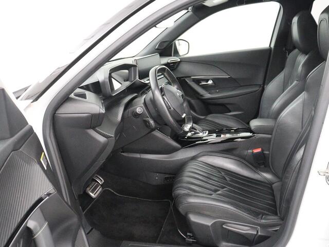 Peugeot e-2008 EV GT Pack 50 kWh | 3 Fase | Panoramadak | Stoelverwarming | Adaptive cruise | Leder | Carplay | Keyless | Camera | Full LED | Navigatie | Climate control | Dodehoek detectie