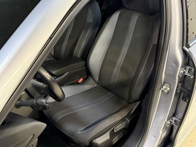 Peugeot e-2008 EV Allure 50 kWh | SOH 99% | Draadloze lader | Stoelverwarming | Dealeronderhouden
