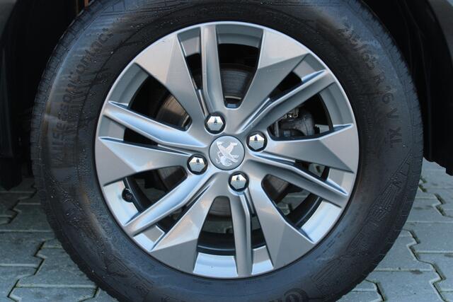 Peugeot e-2008 EV Active Pack 50 kWh | Incl. 12 maanden garantie | Cruise control | Rijstrook assistent | Climate control | Apple carplay/Andriod auto | DAB radio | Navigatie | Afneembare trekhaak