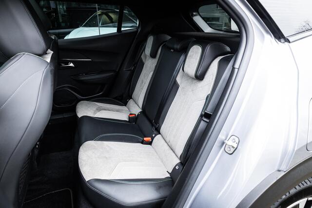 Peugeot e-2008 EV GT Première 1 fase 50 kWh NL Auto | 360 Camera | BTW