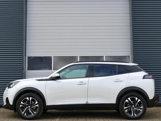 Peugeot e-2008 EV Allure Pack 50 kWh | WLTP 318KM | 3-Fase | Stoelverwarming | Parkeer Camera Achter | Navigatie | Cruise Control | Parkeersensoren Achter | Start/Stopknop |