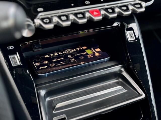 Peugeot e-2008 EV GT 54 kWh (Nieuwprijs ¤ 44.450.- )