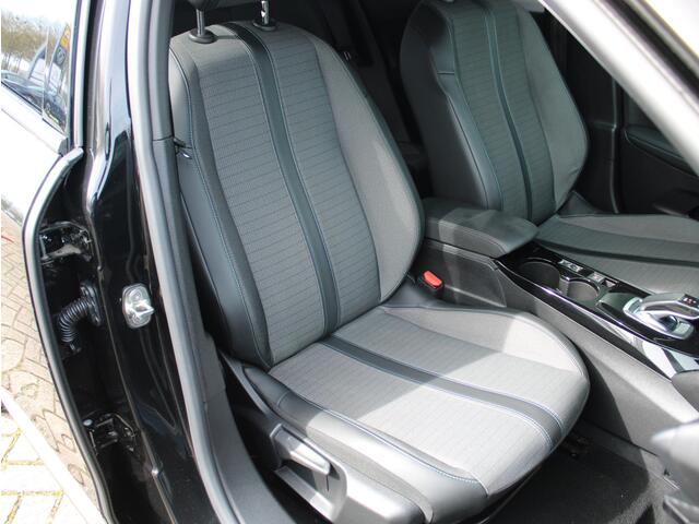 Peugeot e-2008 EV Allure Pack 50 kWh | Camera/Navi/Climate