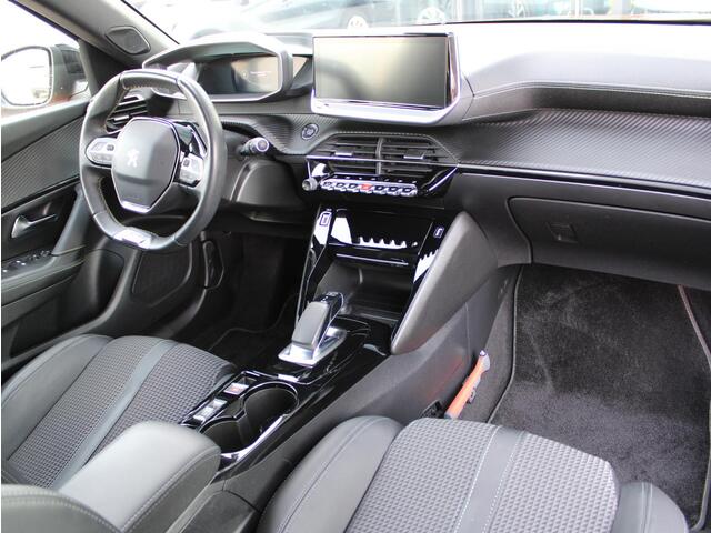 Peugeot e-2008 EV GT 50 kWh | Navi / Camera / Climate