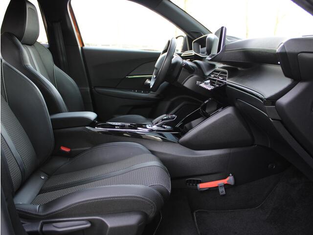 Peugeot e-2008 EV GT 50 kWh | Navi / Camera / Climate