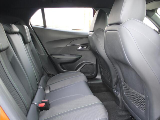 Peugeot e-2008 EV GT 50 kWh | Navi / Camera / Climate