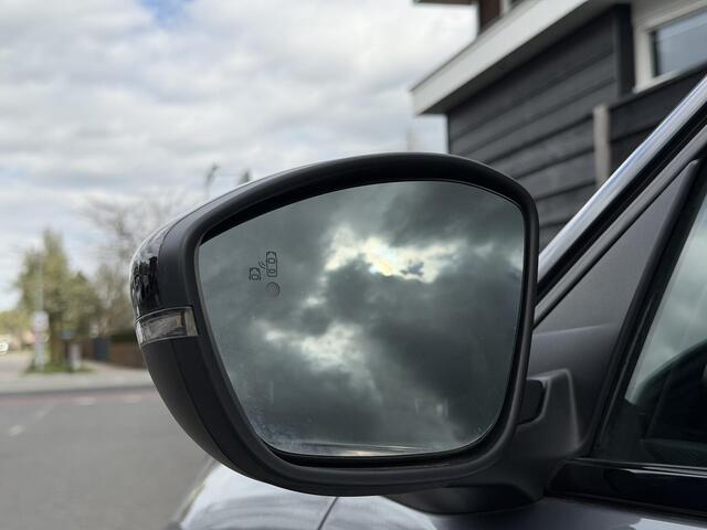 Peugeot e-2008 GT Pack 50 kWh 136PK Automaat Navigatie, Achteruitrijcamera, Keyless, Stoelverwarming, Adaptieve Cruise Control