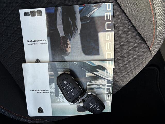 Peugeot e-2008 EV Active Pack 50 kWh Facelift model | Apple Android | Navi | Parkeersensoren