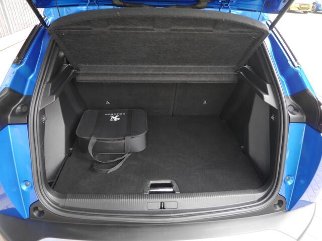 Peugeot e-2008 EV Allure 50 kWh | 3 Fase | Adaptieve cruise control | Draadloze telefoonlader | Stoelverwarming | Navigatie | Achteruitrijcamera | Lichtmetalen velgen | Apple carplay/Android auto