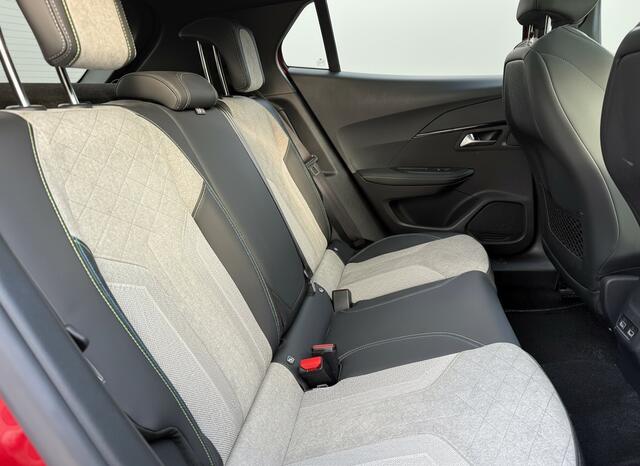 Peugeot e-2008 EV GT 50 kWh Aut. Pano | Camera | Navi & CarPlay