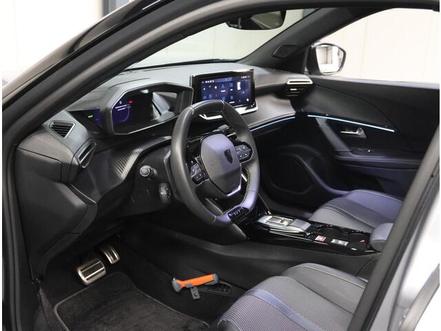 Peugeot e-2008 EV GT 54 kWh 156PK | 1ste eigenaar | AppleCarPlay/AndroidAuto | Climate Control | Adaptive Cruise Control | Camera | FULL LED | Navigatie | LMV | Parkeersensoren | Privacy Glass | Isofix | Two-Tone | Sfeerverlichting |