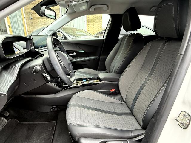 Peugeot e-2008 EV Allure 50 kWh Fase 3, Trekhaak, Camera