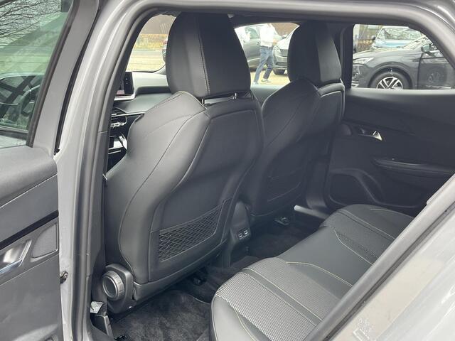 Peugeot e-2008 EV GT 54 kWh WARMTEPOMP| ACHTERUITRIJCAMERA| RIJSTROOK-ASSISTENT| APPLE CARPLAY/ ANDROID AUTO| FABRIEKSGARANTIE PEUGEOT TOT 02-2027| 17.000KM!|