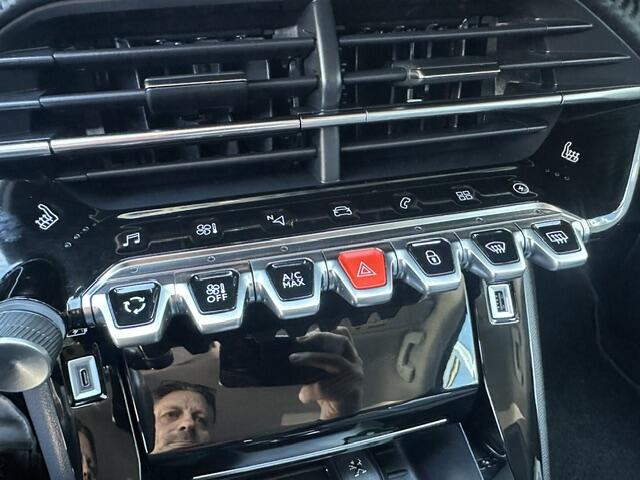 Peugeot e-2008 EV Allure 50 kWh