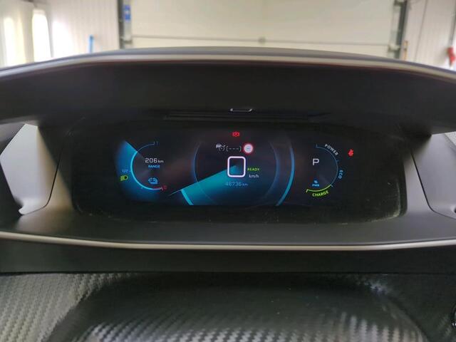 Peugeot e-2008 EV Allure Pack 50 kWh | 46.700 KM | Pack Drive | 3D Navigatie | Stoelverwarming | WORDT VERWACHT
