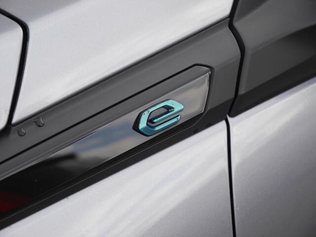 Peugeot e-2008 EV Allure 50 kWh | Apple Carplay/Android Auto | 3D-Cockpit | 17-Inch Lichtmetalen Velgen | Cruise Control | Camera Achter