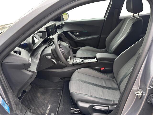 Peugeot e-2008 Allure Pack EV 3-FASEN 50kWh 136pk | CAMERA | 3D i-COCKPIT® | APPLE CARPLAY / ANDROID AUTO | LEDER/STOF | KEYLESS START |
