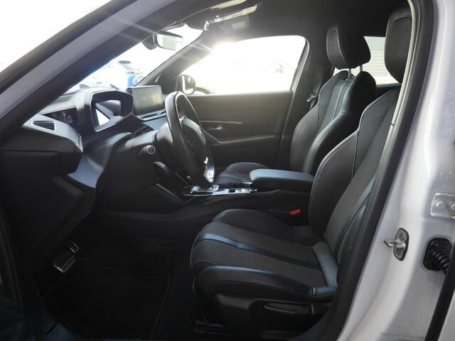 Peugeot e-2008 EV GT 50 kWh | Lage km.stand | Achteruitrijcamera | Stoelverwarming | Full led verlichting | Digitale cockpit | 18 inch lichtmetalen velgen | Extra getint glas