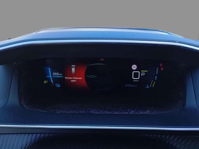 Peugeot e-2008 EV Allure Pack 50 kWh | 27.500 | Navigatie | Achteruitrij Camera |
