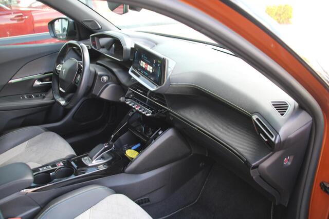Peugeot e-2008 EV GT 50 kWh Automaat Airco Navi Camera Carplay Zeer mooi