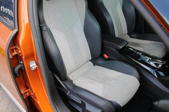Peugeot e-2008 EV GT 50 kWh Automaat Airco Navi Camera Carplay Zeer mooi