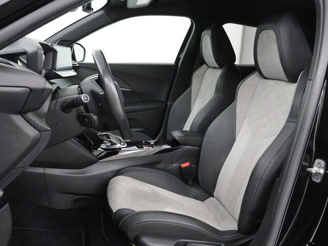Peugeot e-2008 EV GT Pack 50 kWh | SOH 91,8% | Stoelverwarming | Adaptive cruise | Leder/Alcantara | Carplay | Keyless | Sfeerverlichting | Camera | Navigatie | Parkeerhulp | Full LED | Bluetooth