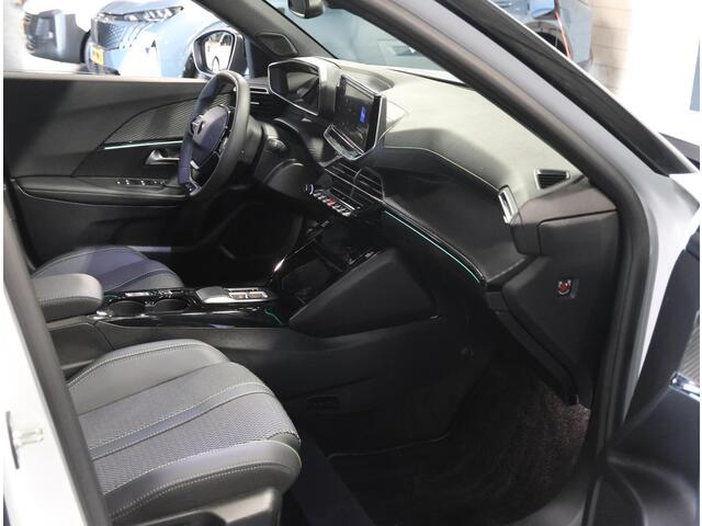Peugeot e-2008 EV GT Avantage 54 kWh 156PK | 1ste eigenaar | AppleCarPlay/AndroidAuto | Climate Control | Adaptive Cruise Control | 360'Camera | FULL LED | Navigatie | LMV | Parkeersensoren | Privacy Glass | Isofix | Two-Tone | Sfeerverlichting |