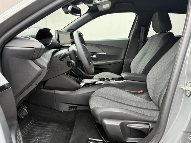 Peugeot e-2008 EV Allure Avantage 54 kWh / SOH 96% / Fabrieksgarantie t/m 5-2027 / Adaptieve Cruise Control / Achteruitrijcamera / Bluetooth / Navigatie / Apple carplay/Android auto /