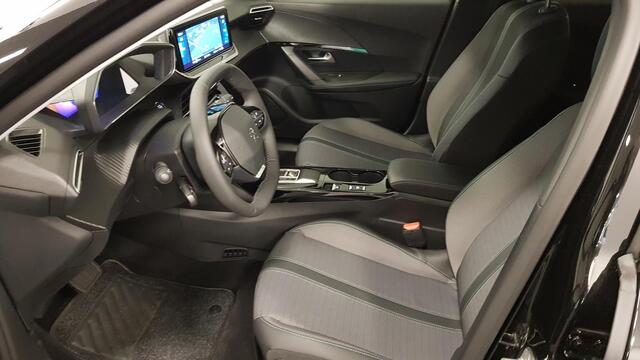 Peugeot e-2008 EV Allure Pack 50 kWh Navigatie Climate control 3D Digitale cockpit Camera Lichtmetalen Velgen