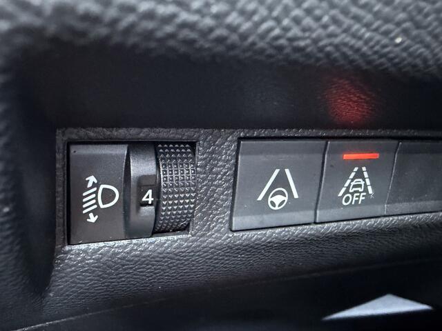 Peugeot e-2008 EV Allure Pack 50 kWh 3D dashboard | Camera | Dynamic cruise control | Apple/Adroid