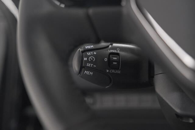 Peugeot e-2008 EV Allure Avantage 54 kWh | 11 KW Lader | Apple Carplay | Parkeersensoren