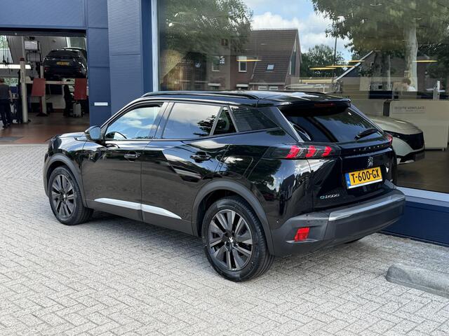 Peugeot e-2008 EV GT Pack 136 PK 50kw/h | Schuif-Kanteldak | Stoelverwarming | FULL LED koplampen | Achteruitrij-Camera | Adaptieve Cruisecontrol | Alcantara Bekleding | Navigatie en Apple caprplay en Android auto |