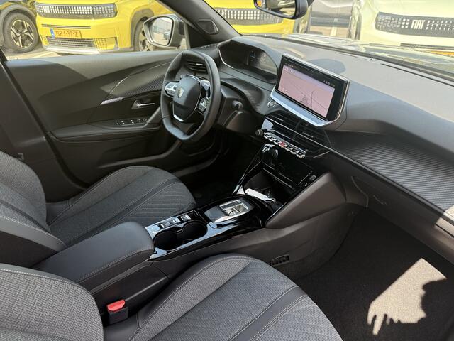 Peugeot e-2008 EV Allure Avantage 54 kWh Vision Plus Pakket / SOH 96% / Camera / Navigatie