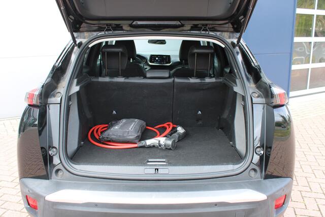 Peugeot e-2008 EV Allure 50 kWh ACHTERUITRIJCAMERA - CARPLAY - SOH 91,8%
