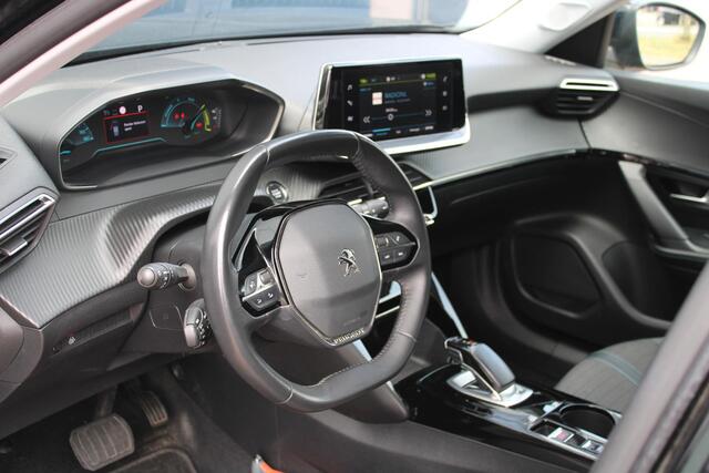 Peugeot e-2008 EV Allure 50 kWh ACHTERUITRIJCAMERA - CARPLAY - SOH 91,8%
